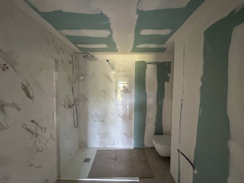 Avant/après la rénovation d'une maison par un architecte MAR à Lyon